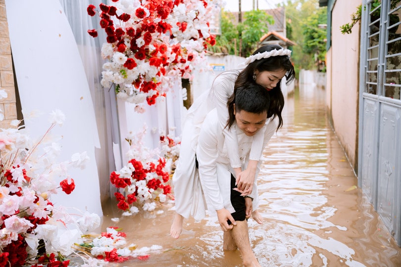 Đám cưới độc lạ trong mùa mưa bão tại miền Bắc Đám cưới độc lạ trong mùa mưa bão tại miền Bắc