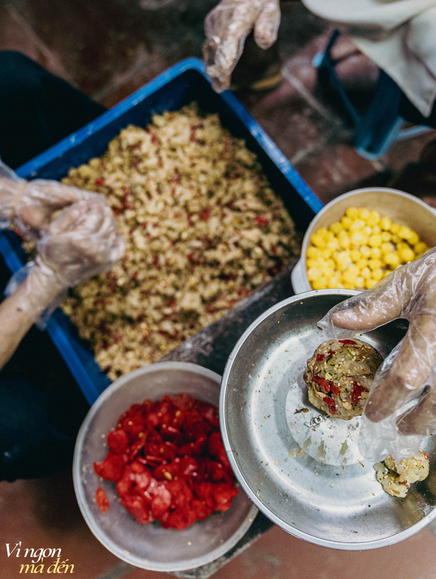 Lò bánh Trung thu cổ truyền hơn 34 năm tuổi ẩn mình trong con ngõ nhỏ ở Hà Nội, nơi làm ra những chiếc bánh nướng con cá gắn liền với tuổi thơ nhiều người Lò bánh Trung thu cổ truyền hơn 34 năm tuổi ẩn mình trong con ngõ nhỏ ở Hà Nội, nơi làm ra những chiếc bánh nướng con cá gắn liền với tuổi thơ nhiều người