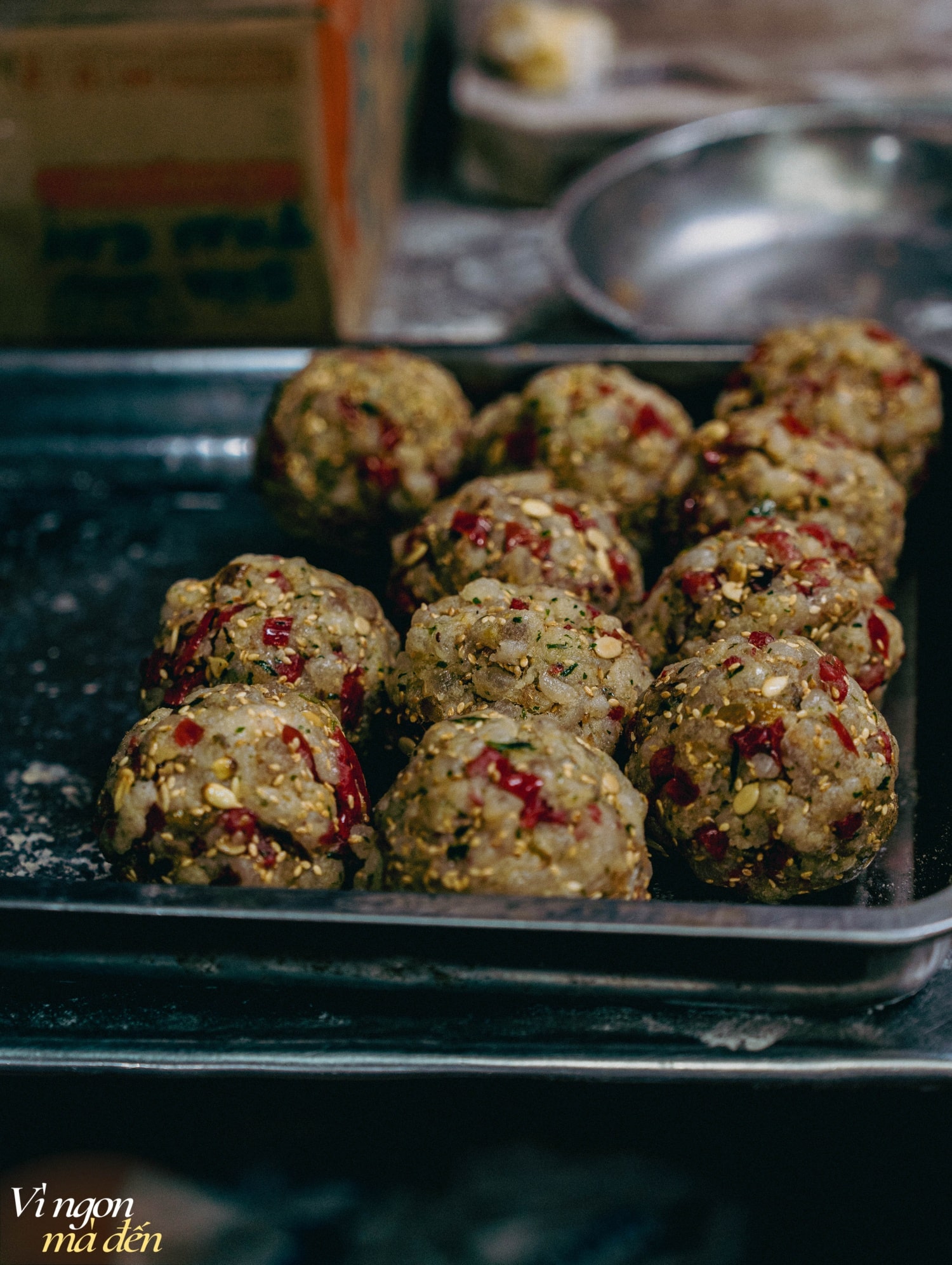 Lò bánh Trung thu cổ truyền hơn 34 năm tuổi ẩn mình trong con ngõ nhỏ ở Hà Nội, nơi làm ra những chiếc bánh nướng con cá gắn liền với tuổi thơ nhiều người Lò bánh Trung thu cổ truyền hơn 34 năm tuổi ẩn mình trong con ngõ nhỏ ở Hà Nội, nơi làm ra những chiếc bánh nướng con cá gắn liền với tuổi thơ nhiều người