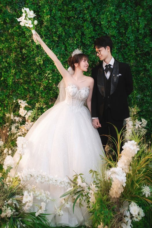 Thanh niên 2k3 hỏi cưới chị đẹp sinh năm 1994 bùng nổ cõi mạng