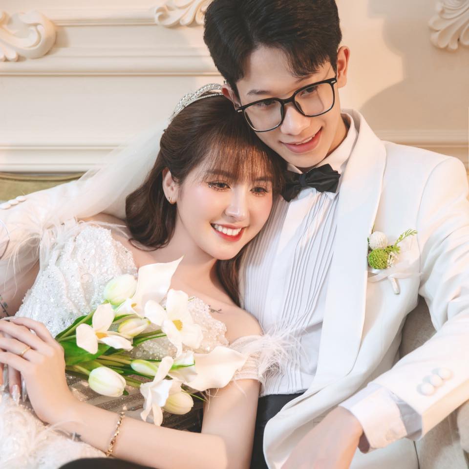 Thanh niên 2k3 hỏi cưới chị đẹp sinh năm 1994 bùng nổ cõi mạng