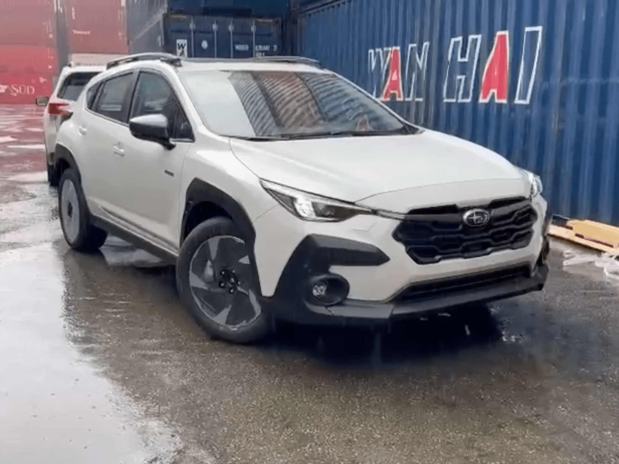 Subaru Crosstrek 2024 đã cập cảng Việt Nam, chờ ra mắt tháng sau