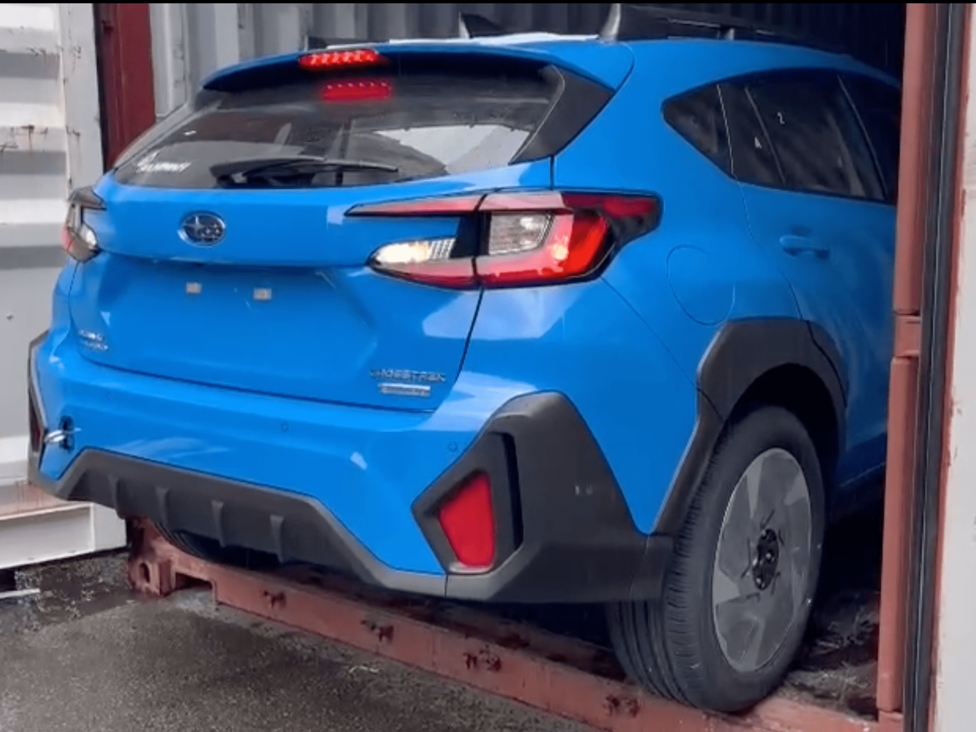 Subaru Crosstrek 2024 đã cập cảng Việt Nam, chờ ra mắt tháng sau