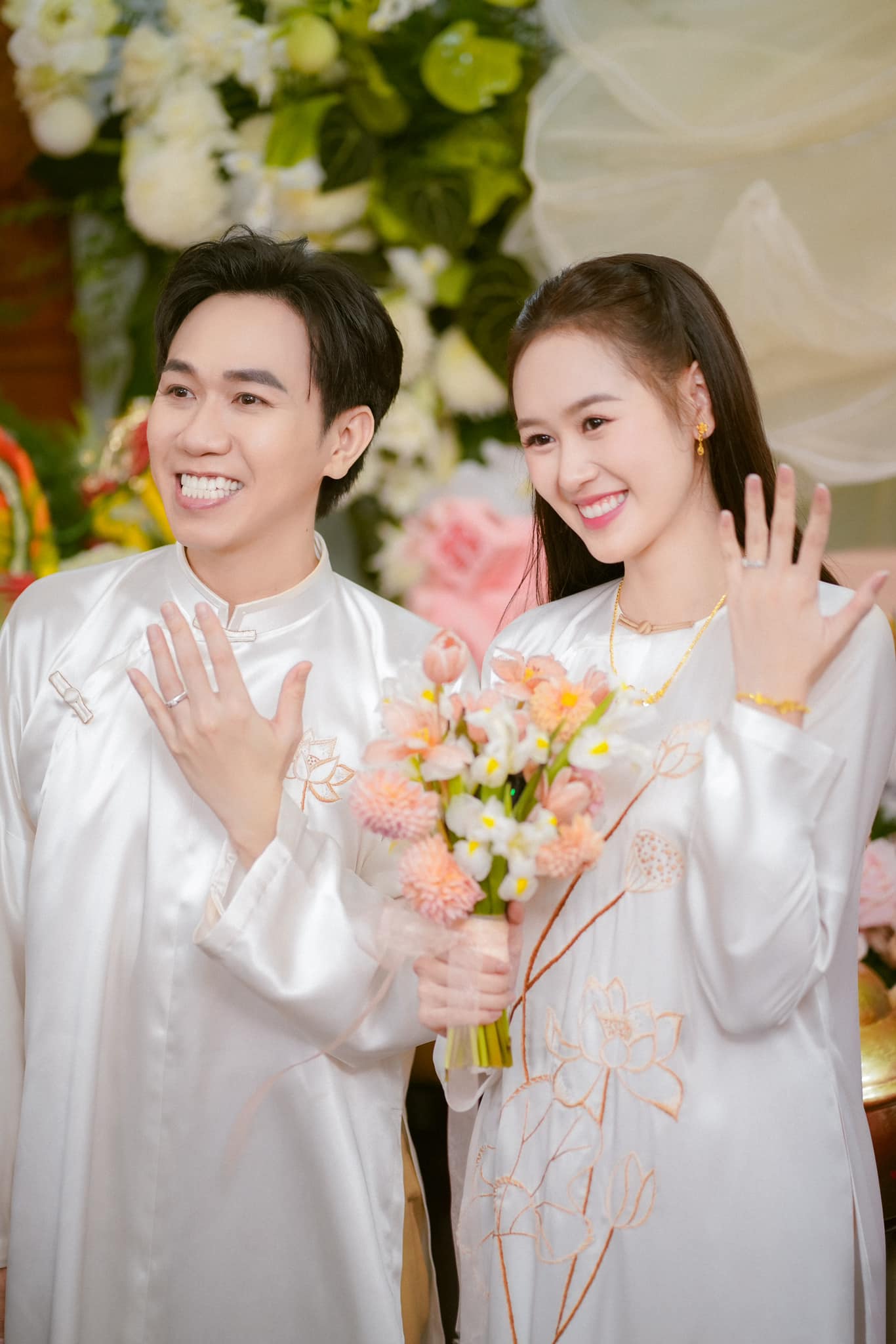 Trấn Thành và Hari Won để lộ tiền mừng cưới Anh Đức